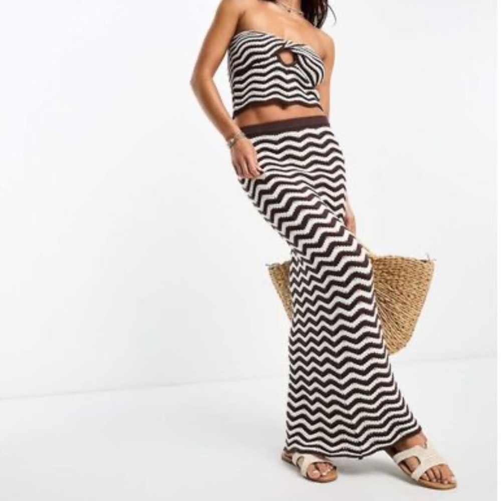 Elegant Green and White Zigzag Maxi Skirt